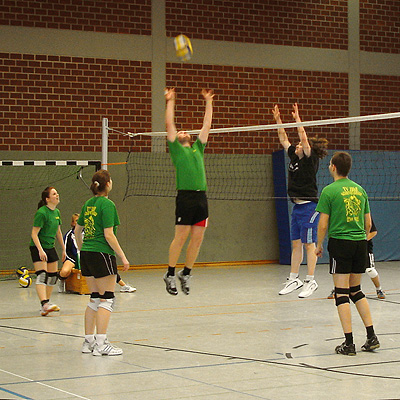 Volleyballtraining in der Halle