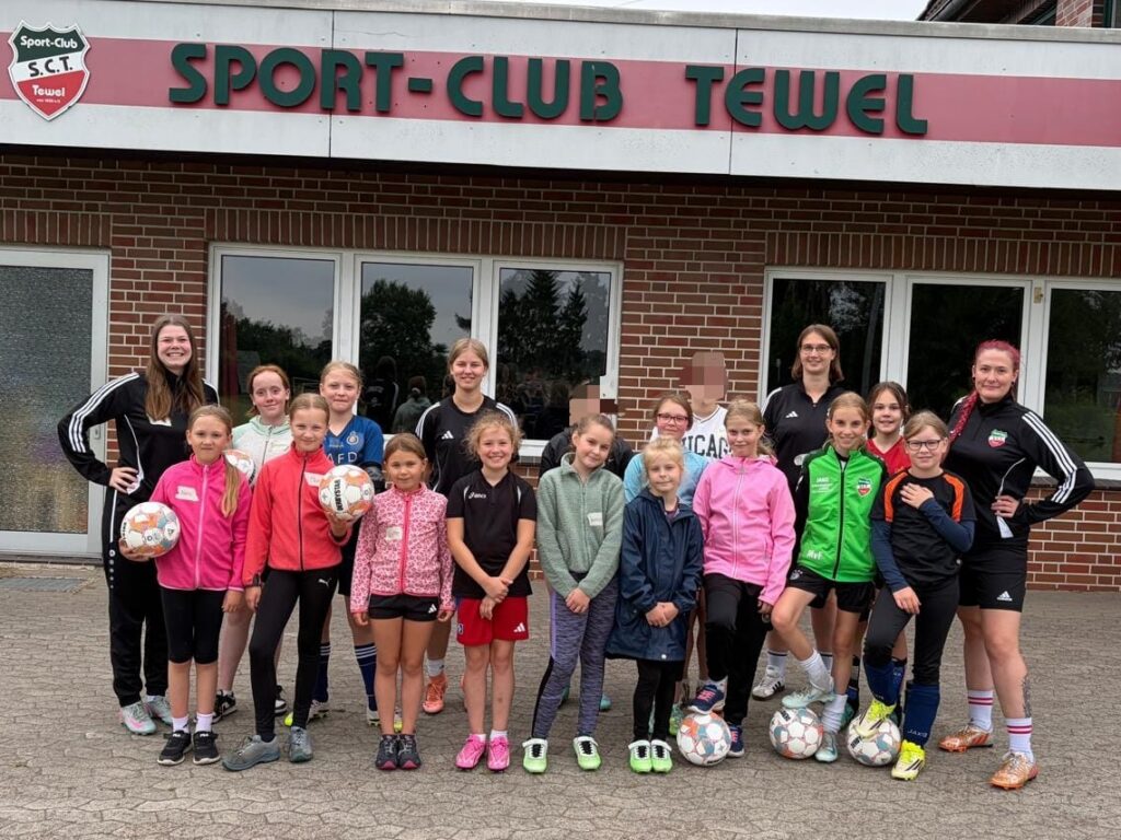 “Happy Day” – Ferienpassaktion im Mädchenfußball