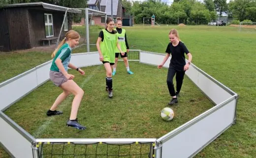 Mobiles Mini-Fußballfeld für Jugendtraining
